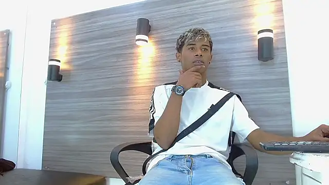 Snapshot of TonnyMarck chatting on March 30, 2026, 5:42 am TonnyMarck online show from March 30, 2026, 5:42 am