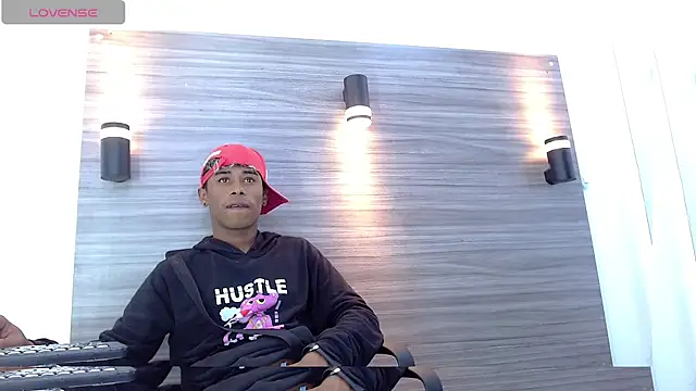 Snapshot of TonnyMarck chatting on March 8, 2026, 9:18 pm TonnyMarck online show from March 8, 2026, 9:18 pm