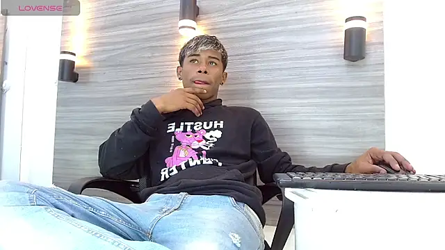 Snapshot of TonnyMarck chatting on March 24, 2026, 3:17 am TonnyMarck online show from March 24, 2026, 3:17 am