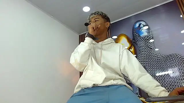 Snapshot of TonnyMarck chatting on April 13, 2026, 1:48 pm TonnyMarck online show from April 13, 2026, 1:48 pm