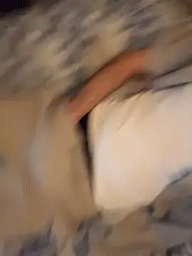 Snapshot of Aliiiix chatting on February 10, 2026, 11:04 pm Aliiiix online show from February 10, 2026, 11:04 pm