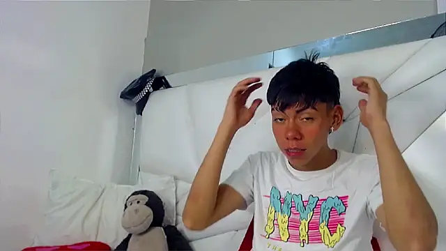 Liarr  online show from April 10, 2026, 8:16 pm