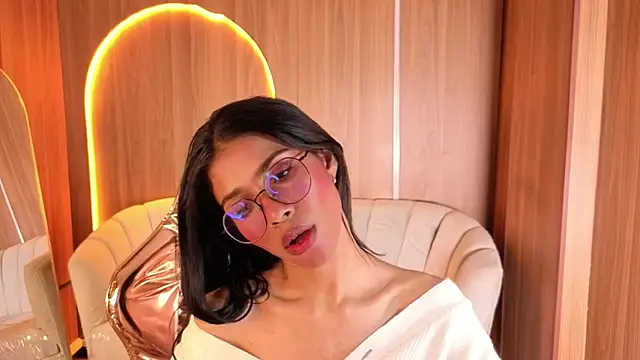 Alina b  online show from March 4, 2026, 8:05 pm