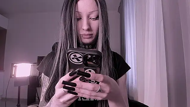 Snapshot of tributetomyluxury chatting on February 23, 2026, 2:17 pm tributetomyluxury online show from February 23, 2026, 2:17 pm