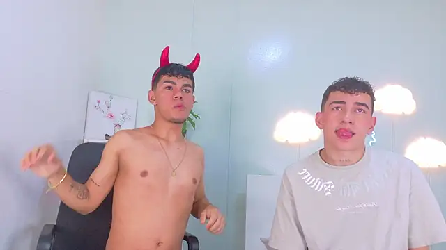 Snapshot of Duolistt__ chatting on February 1, 2026, 11:52 am Duolistt online show from February 1, 2026, 11:52 am