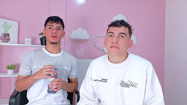 Snapshot of Duolistt__ chatting on February 12, 2026, 11:43 am Duolistt online show from February 12, 2026, 11:43 am