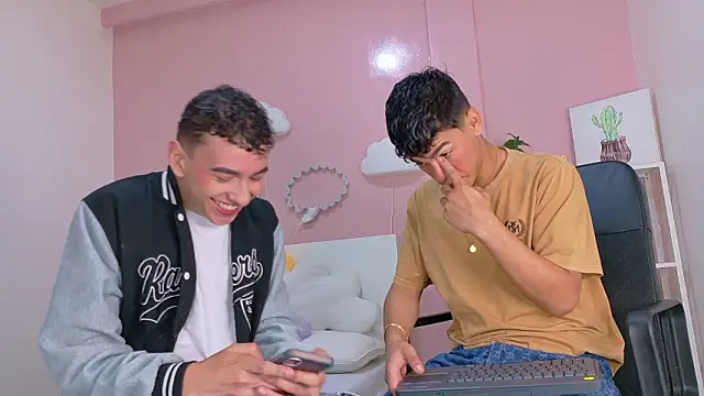 Snapshot of Duolistt__ chatting on February 3, 2026, 12:43 pm Duolistt online show from February 3, 2026, 12:43 pm