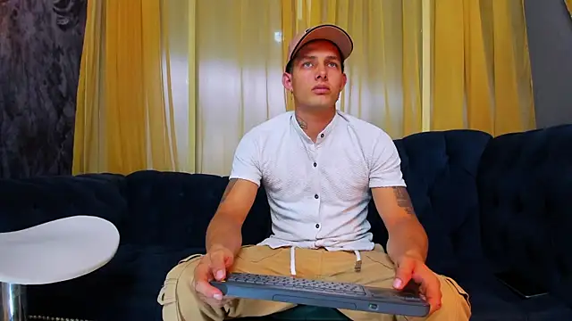 Snapshot of _angel_rivera chatting on February 14, 2026, 9:04 pm angel rivera online show from February 14, 2026, 9:04 pm