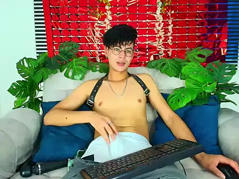 ThiiagoSaeenz online show from February 27, 2026, 4:29 pm