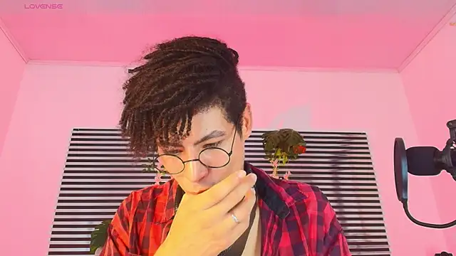 ThiiagoSaeenz online show from May 30, 2026, 4:45 pm