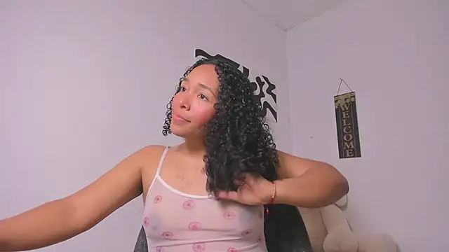 Snapshot of Nia13 chatting on April 12, 2026, 4:38 am Nia13 online show from April 12, 2026, 4:38 am