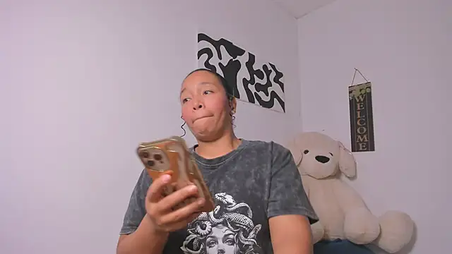 Nia13 online show from February 22, 2026, 7:22 am