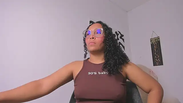 Snapshot of Nia13 chatting on April 7, 2026, 10:22 pm Nia13 online show from April 7, 2026, 10:22 pm