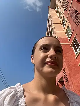 MiaTee online show from April 8, 2026, 2:02 am