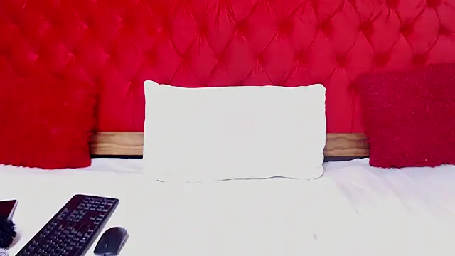 KittyGorgeousXX181 online show from April 3, 2026, 6:14 pm