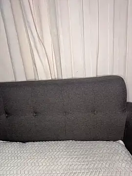 cristal  violetaa online show from February 12, 2026, 4:12 am