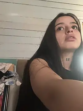 vainillasuave online show from April 11, 2026, 3:05 pm