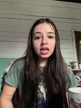 vainillasuave online show from April 15, 2026, 2:10 pm