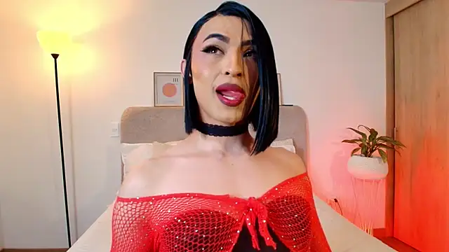 KarolPortellaa online show from May 19, 2026, 9:44 pm