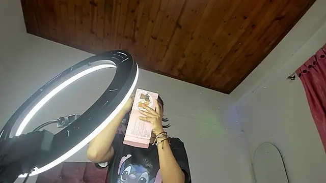 Snapshot of luna_velveth chatting on February 21, 2026, 1:40 am luna velveth online show from February 21, 2026, 1:40 am