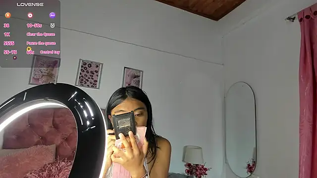 Snapshot of luna_velveth chatting on April 12, 2026, 11:46 am luna velveth online show from April 12, 2026, 11:46 am