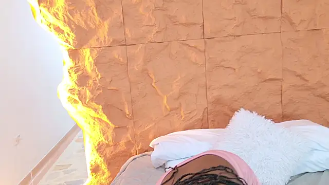 Nahomi Williams  online show from March 19, 2026, 12:49 pm