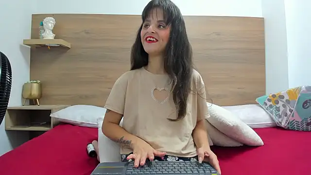 luz-miiaa online show from February 23, 2026, 11:44 am