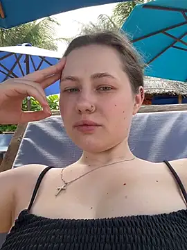 Snapshot of AsynaYuuki chatting on February 4, 2026, 7:25 am AsynaYuuki online show from February 4, 2026, 7:25 am