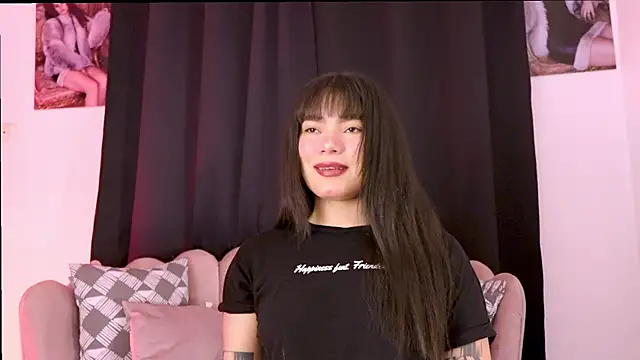 dakotacollins  online show from May 19, 2026, 2:29 am