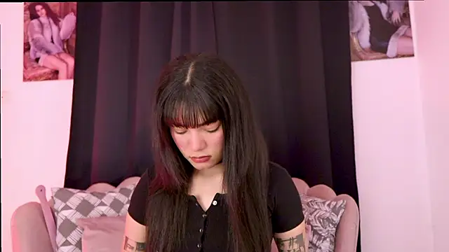 dakotacollins  online show from May 18, 2026, 1:28 am