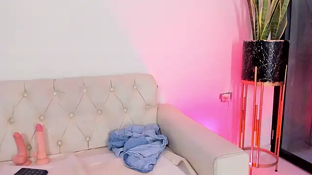 liorah wolf online show from February 28, 2026, 9:03 pm