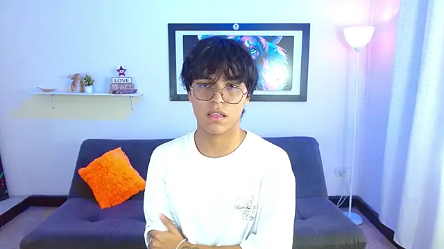 Snapshot of Maecum18 chatting on February 10, 2026, 9:58 pm Maecum18 online show from February 10, 2026, 9:58 pm