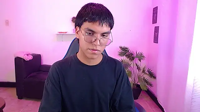 Maecum18 online show from April 13, 2026, 10:14 pm