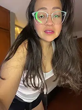 alisbloom online show from April 10, 2026, 6:37 pm