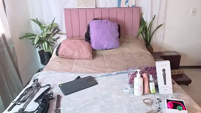 Petite pepper online show from June 12, 2026, 7:55 pm