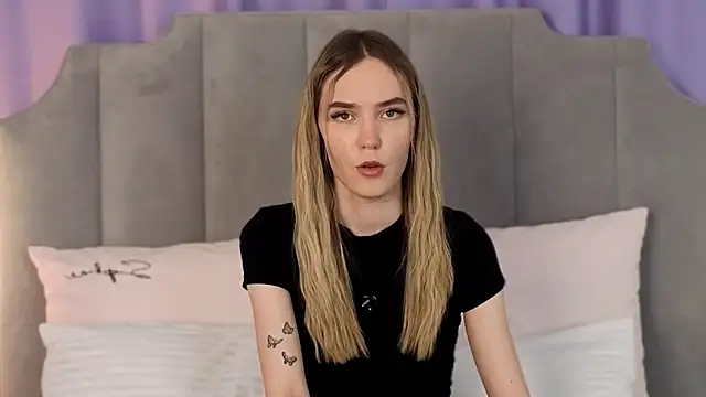 NikkiRyx online show from May 17, 2026, 4:18 pm