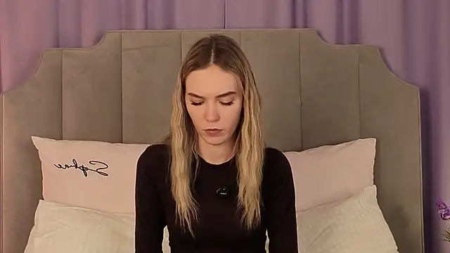 NikkiRyx online show from April 10, 2026, 5:09 pm