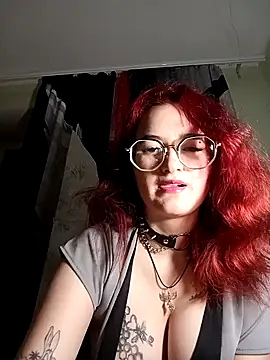 Snapshot of Persefoha chatting on May 4, 2026, 8:33 pm Persefoha online show from May 4, 2026, 8:33 pm
