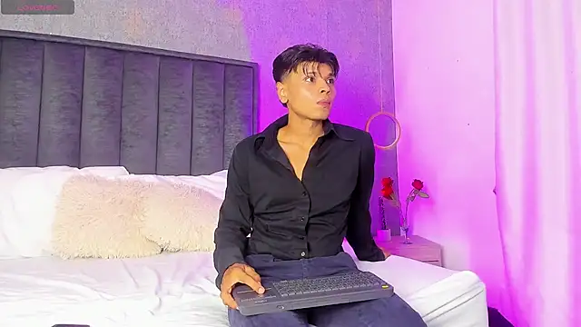 Alejandroo Montenegro online show from July 10, 2026, 5:40 am