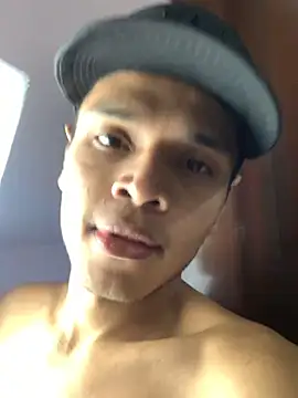 Snapshot of Alejandroo_Montenegro chatting on February 20, 2026, 11:17 pm Alejandroo Montenegro online show from February 20, 2026, 11:17 pm