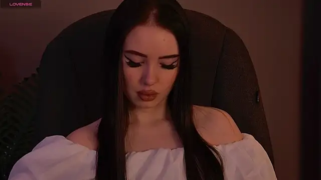 ArianaLim online show from May 7, 2026, 3:48 pm