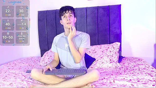 axxxel twink online show from May 29, 2026, 3:23 am