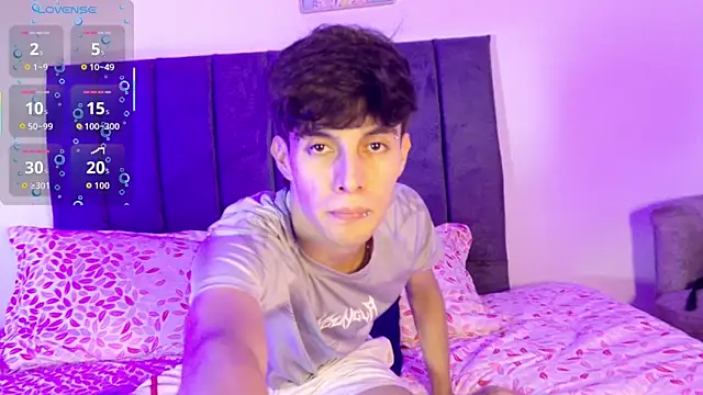 axxxel twink online show from May 25, 2026, 2:44 am