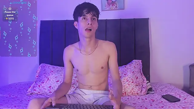 axxxel twink online show from May 22, 2026, 2:31 am
