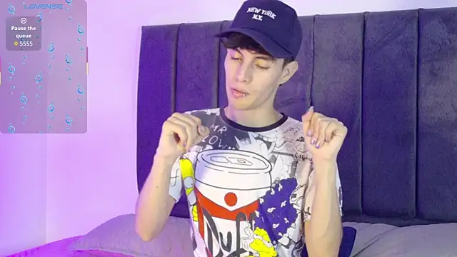 axxxel twink online show from May 19, 2026, 2:51 am