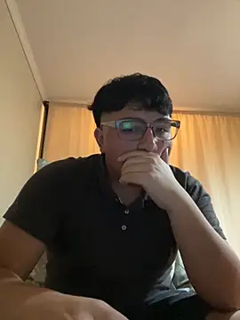 luchooo18 online show from April 7, 2026, 3:41 am