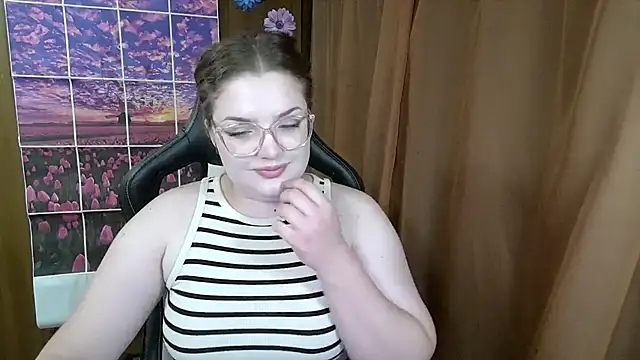 Snapshot of Teasing_Dora chatting on July 9, 2026, 12:33 am Teasing Dora online show from July 9, 2026, 12:33 am