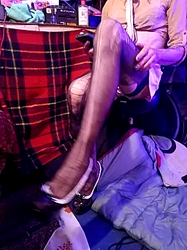 AllucyLu online show from April 3, 2026, 12:11 pm