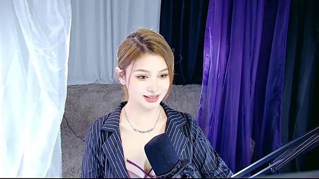 Snapshot of Yunny-888 chatting on February 9, 2026, 9:51 am Yunny-888 online show from February 9, 2026, 9:51 am