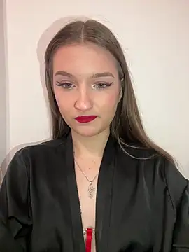 Green eyes lady online show from February 14, 2026, 12:27 pm